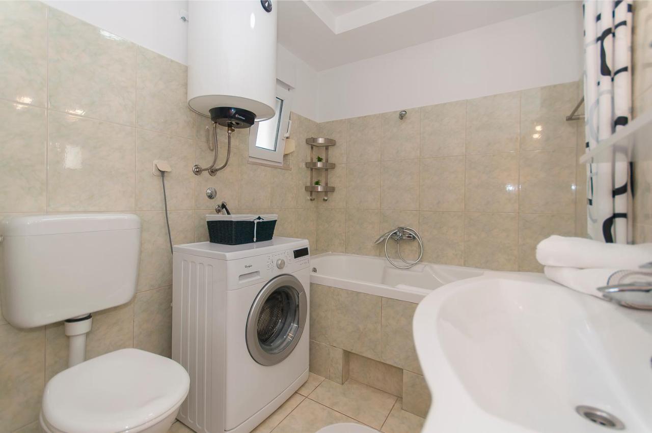 Apartment Luna Омиш Экстерьер фото
