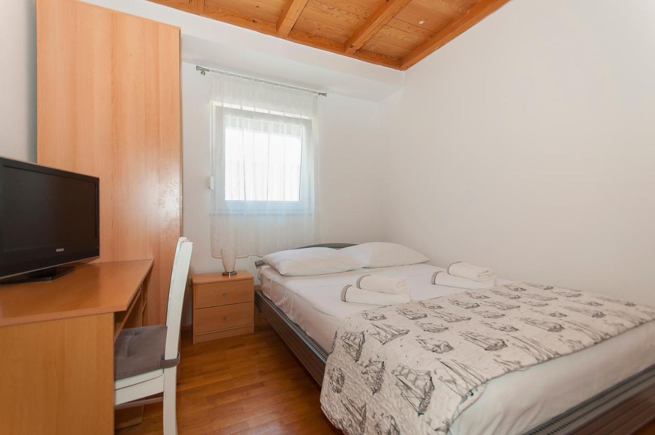 Apartment Luna Омиш Экстерьер фото