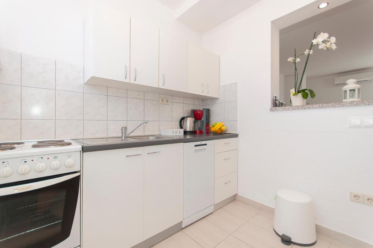 Apartment Luna Омиш Экстерьер фото